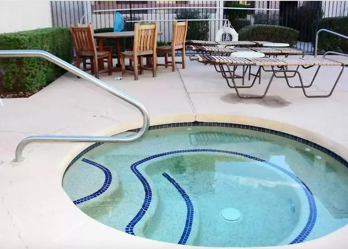 Old Town Southwest Style 2br With Pool And Hot Tub Scottsdale