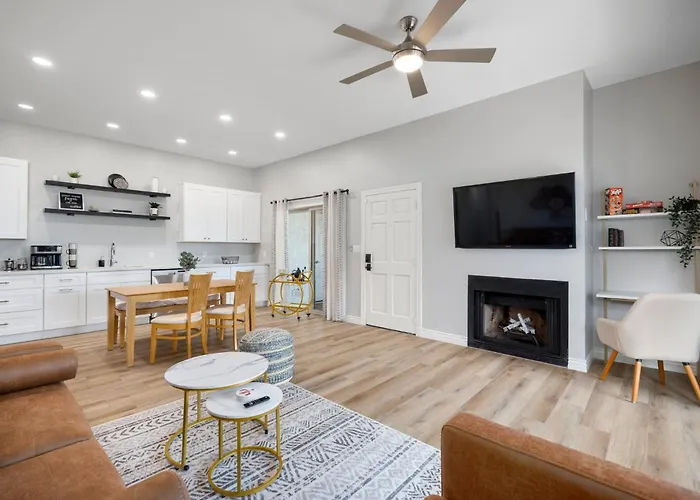 Old Town Southwest Style 2br With Pool And Hot Tub Scottsdale